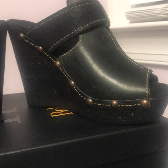 Reba Unlimited Wedge with Buckle Accent - Black. - Picture 10 of 12